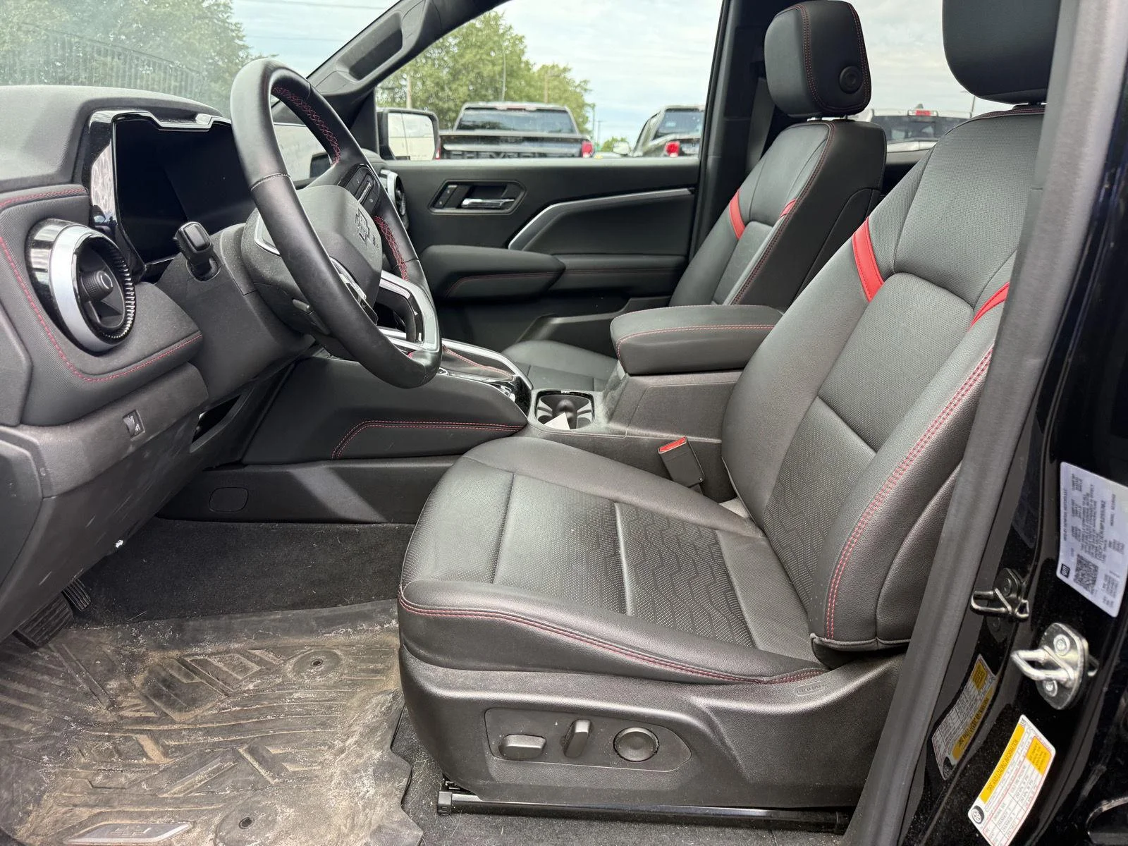 Used 2023 BLACK Chevrolet 4WD Z71 image 9