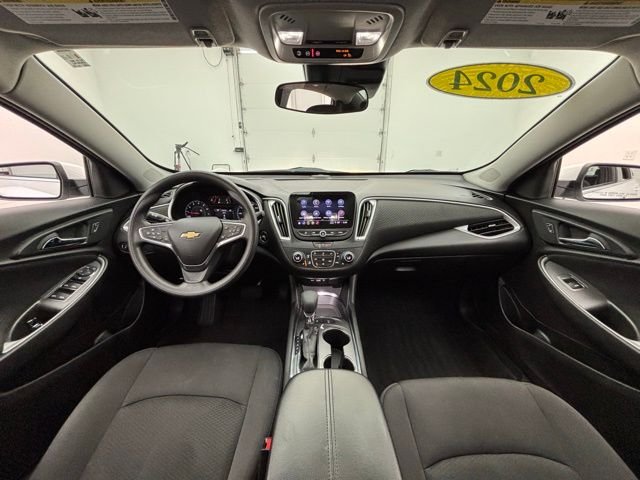 Used 2024 Summit White Chevrolet LT image 3
