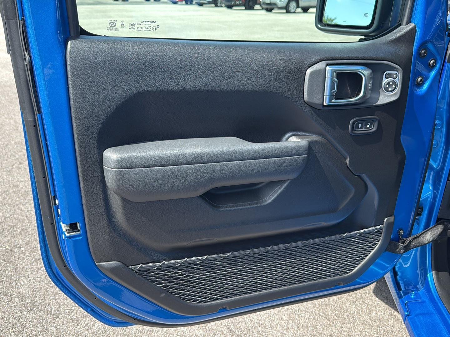New 2026 Hydro Blue Pearl-Coat Exterior Paint Jeep Sport S image 17