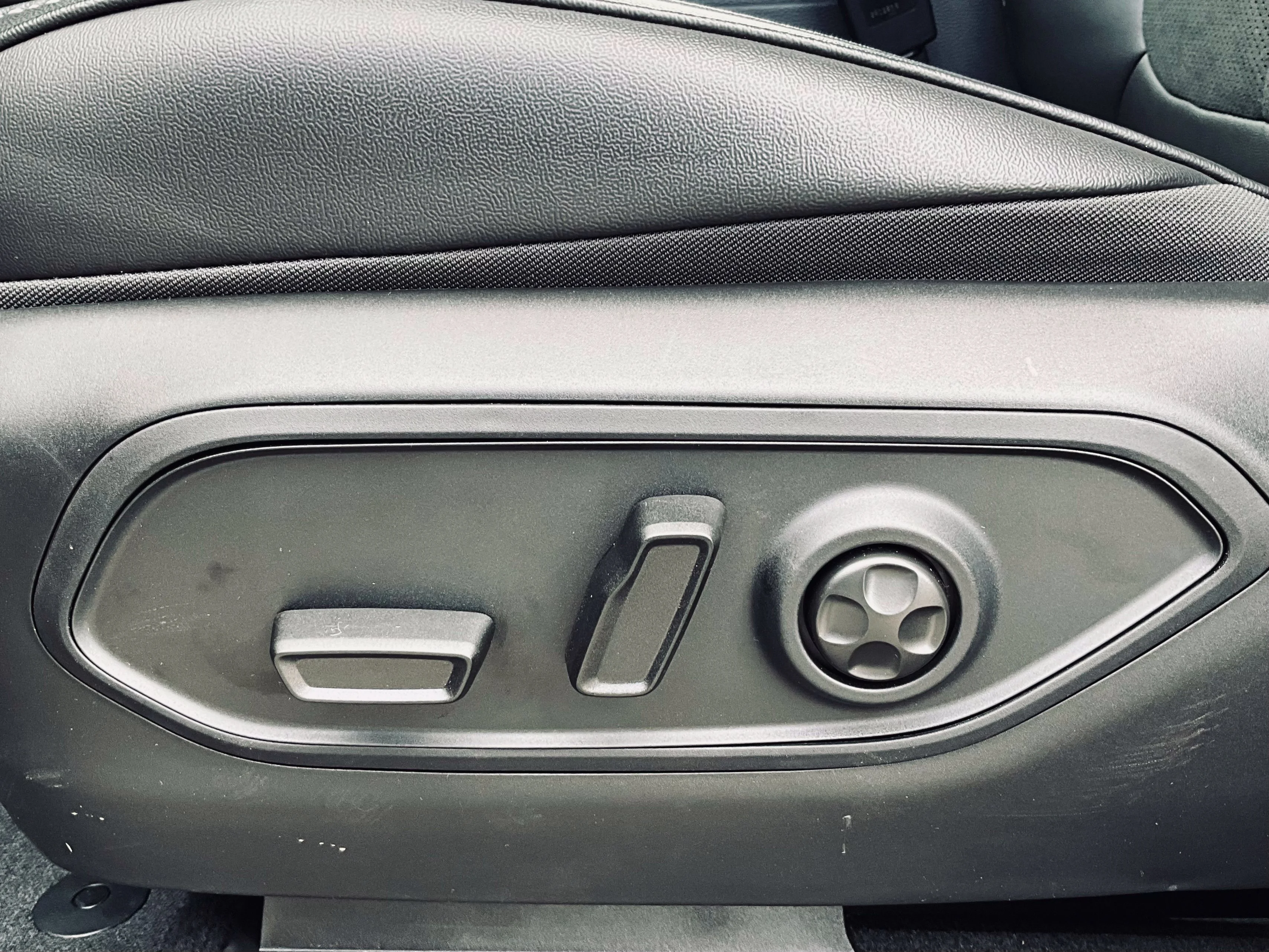 New 2027 Gray Jeep Laredo Altitude image 10