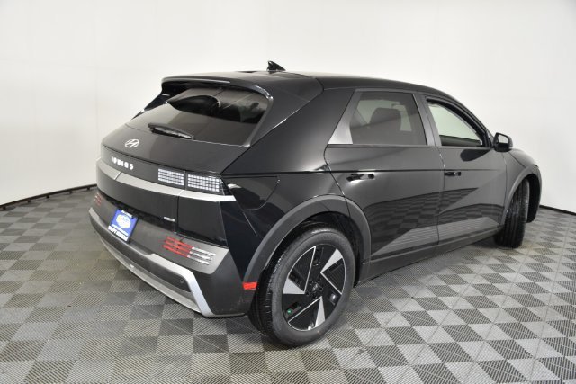 New 2026 Black Hyundai SE image 5