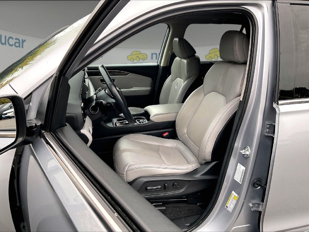 Used 2024 Lunar Silver Metallic Honda Touring image 10