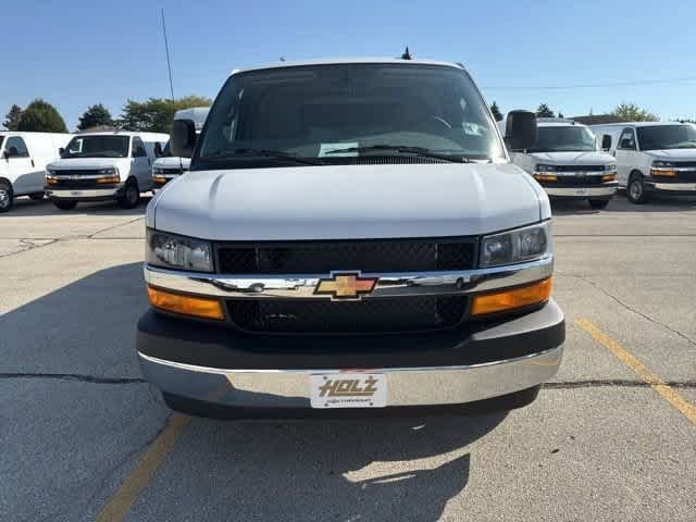 New 2025 Summit White Chevrolet WT image 5