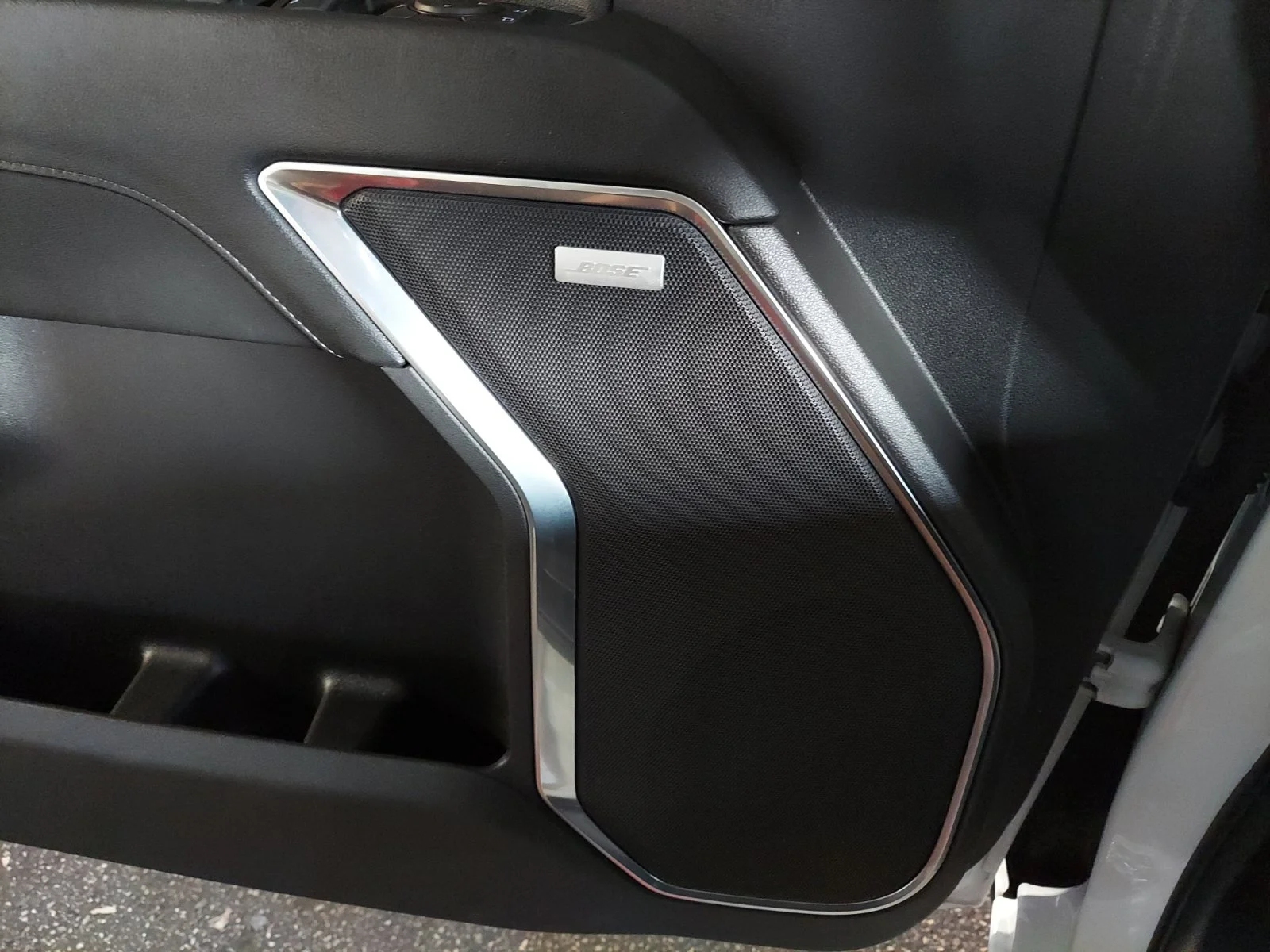 Used 2023 Summit White GMC Elevation image 28