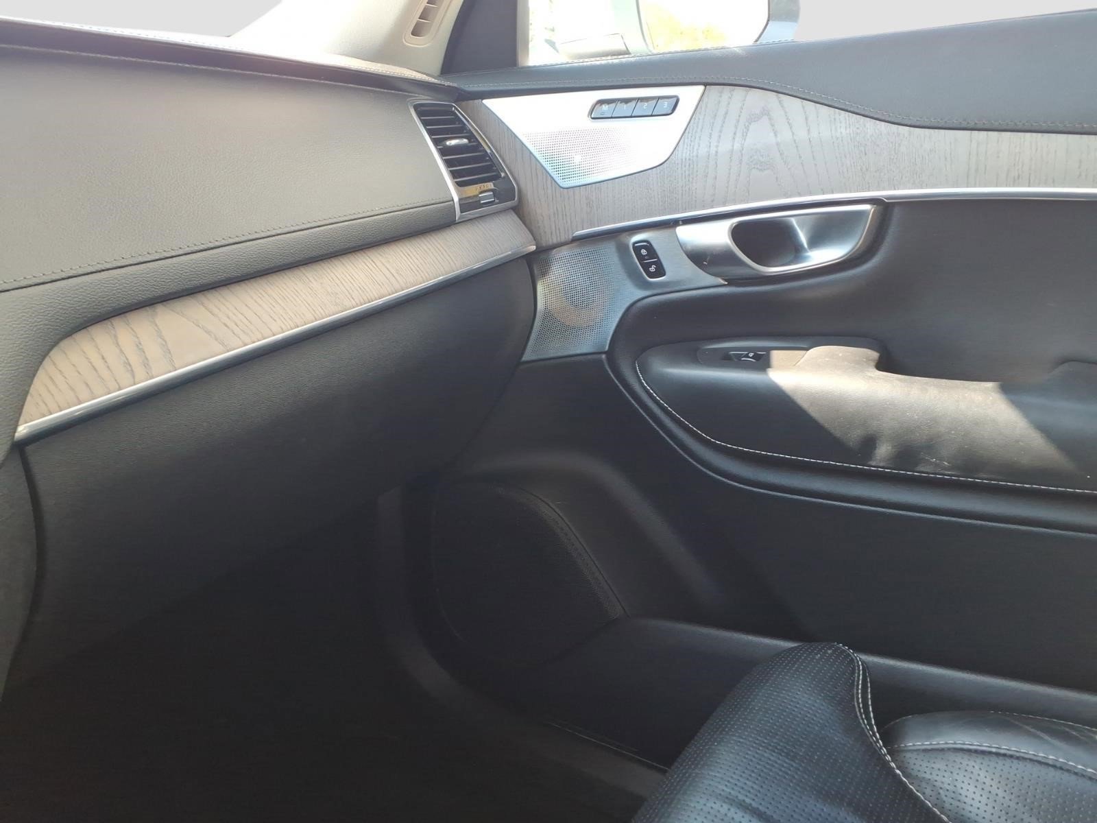 Used 2020 Blue Volvo T6 Inscription image 21