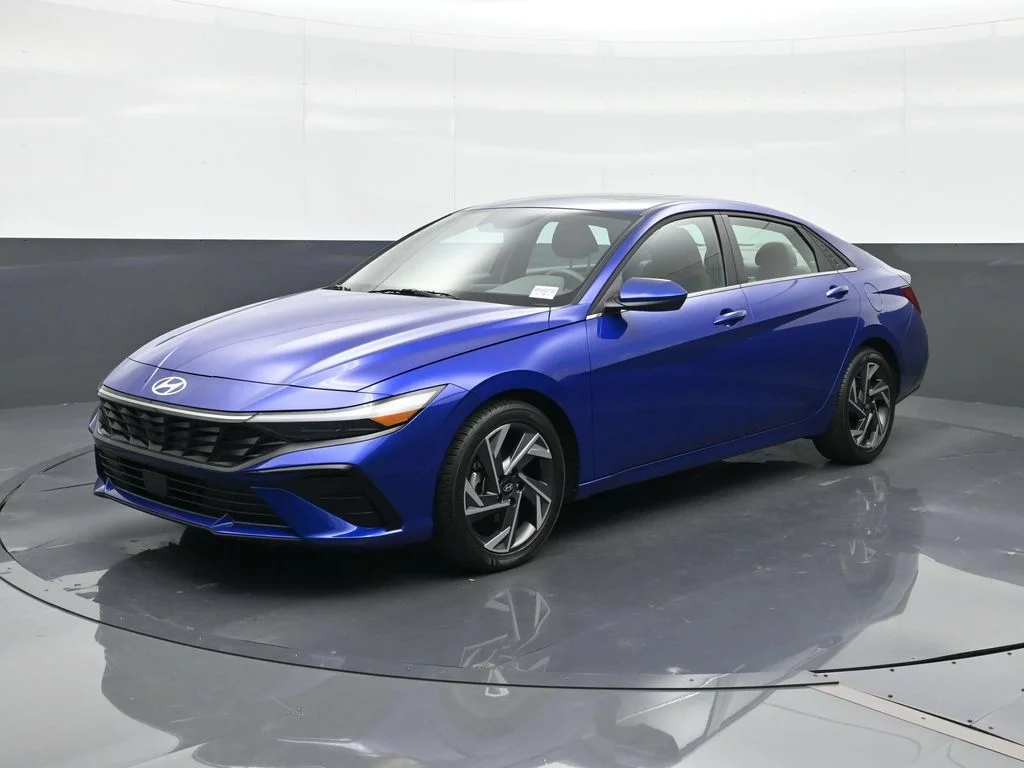 Used 2025 Blue Hyundai SEL Convenience image 1