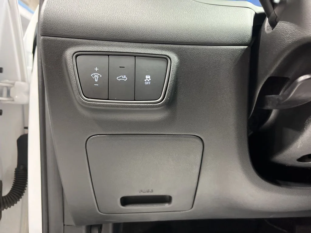 Used 2022 Ice White Hyundai Limited image 14