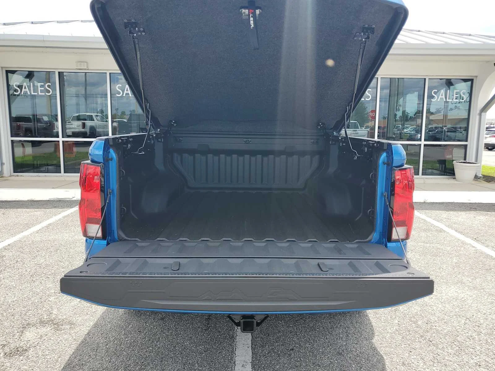 Used 2023 GLACIER BLUE METALLIC Chevrolet 2WD LT image 6