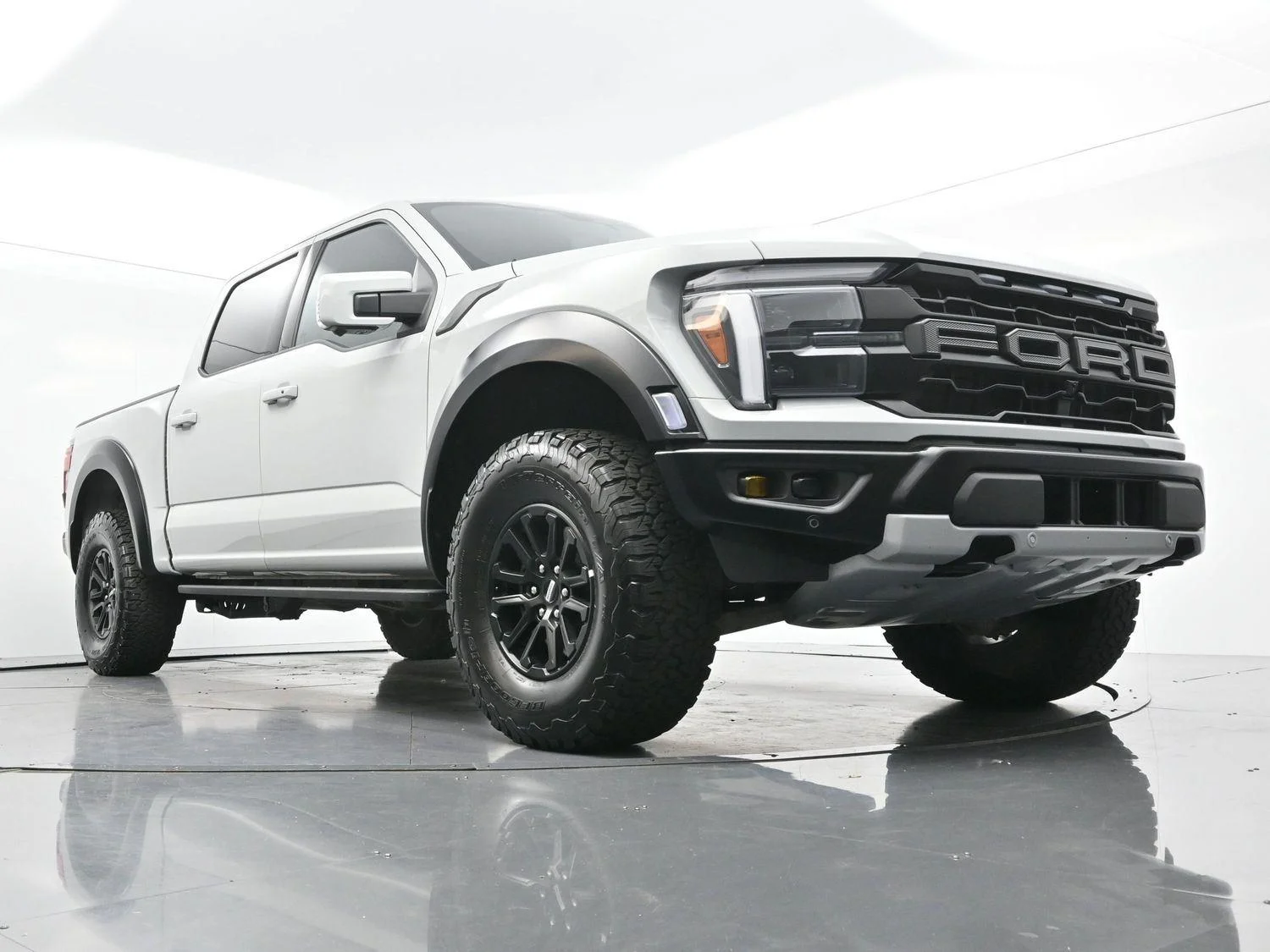 Used 2024 Avalanche Gray Ford Raptor image 51