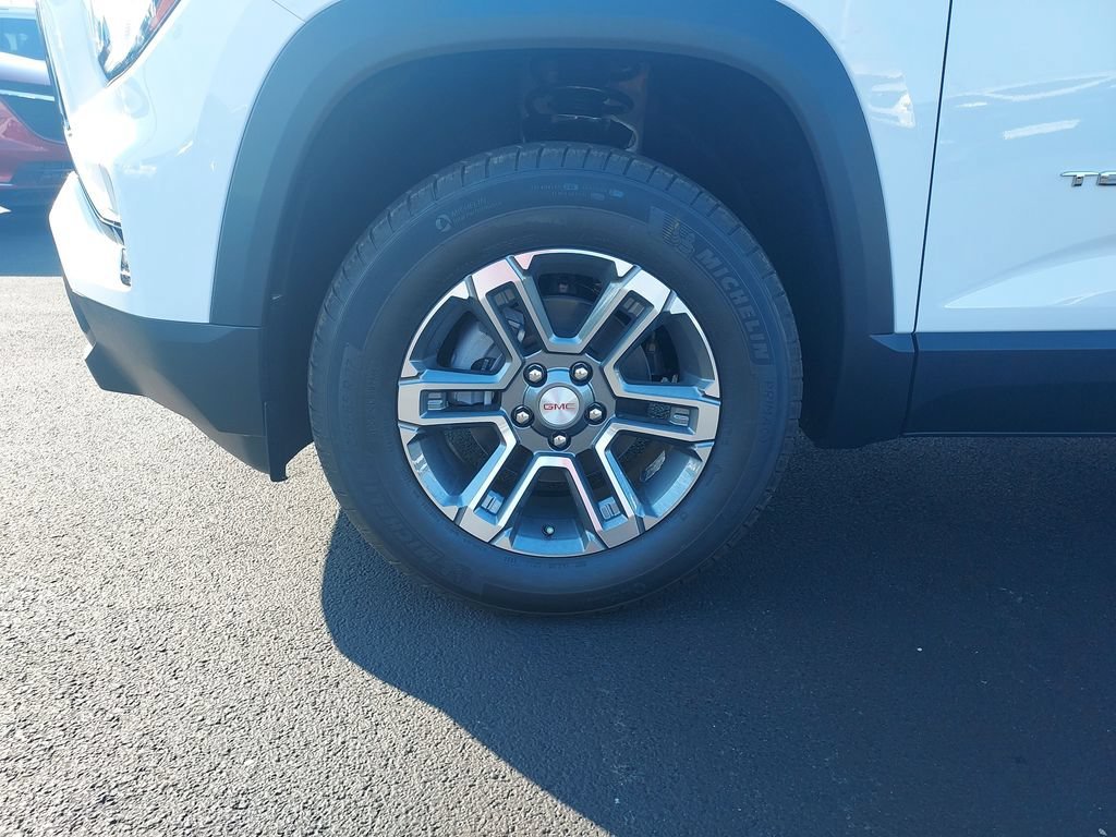 New 2027 Summit White GMC Elevation image 10