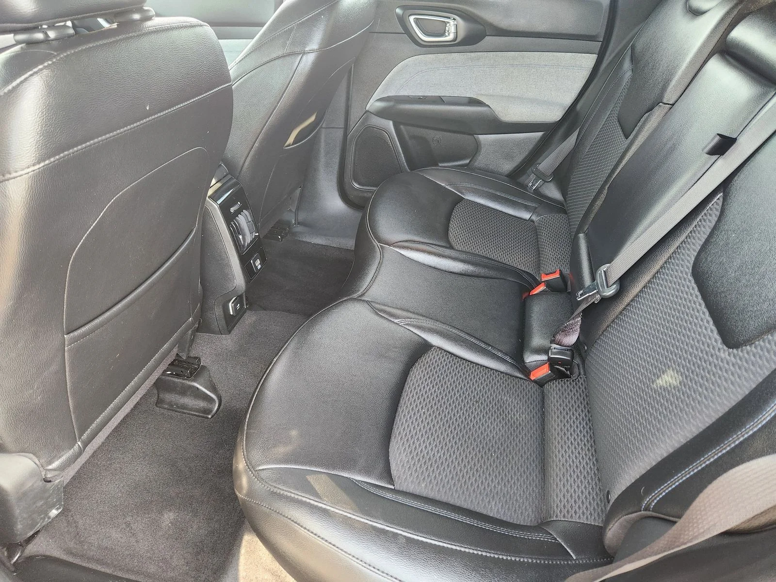 Used 2024 Black Jeep Latitude image 24