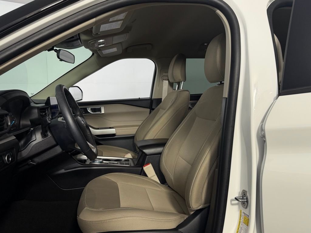 Used 2023 White Ford XLT image 18