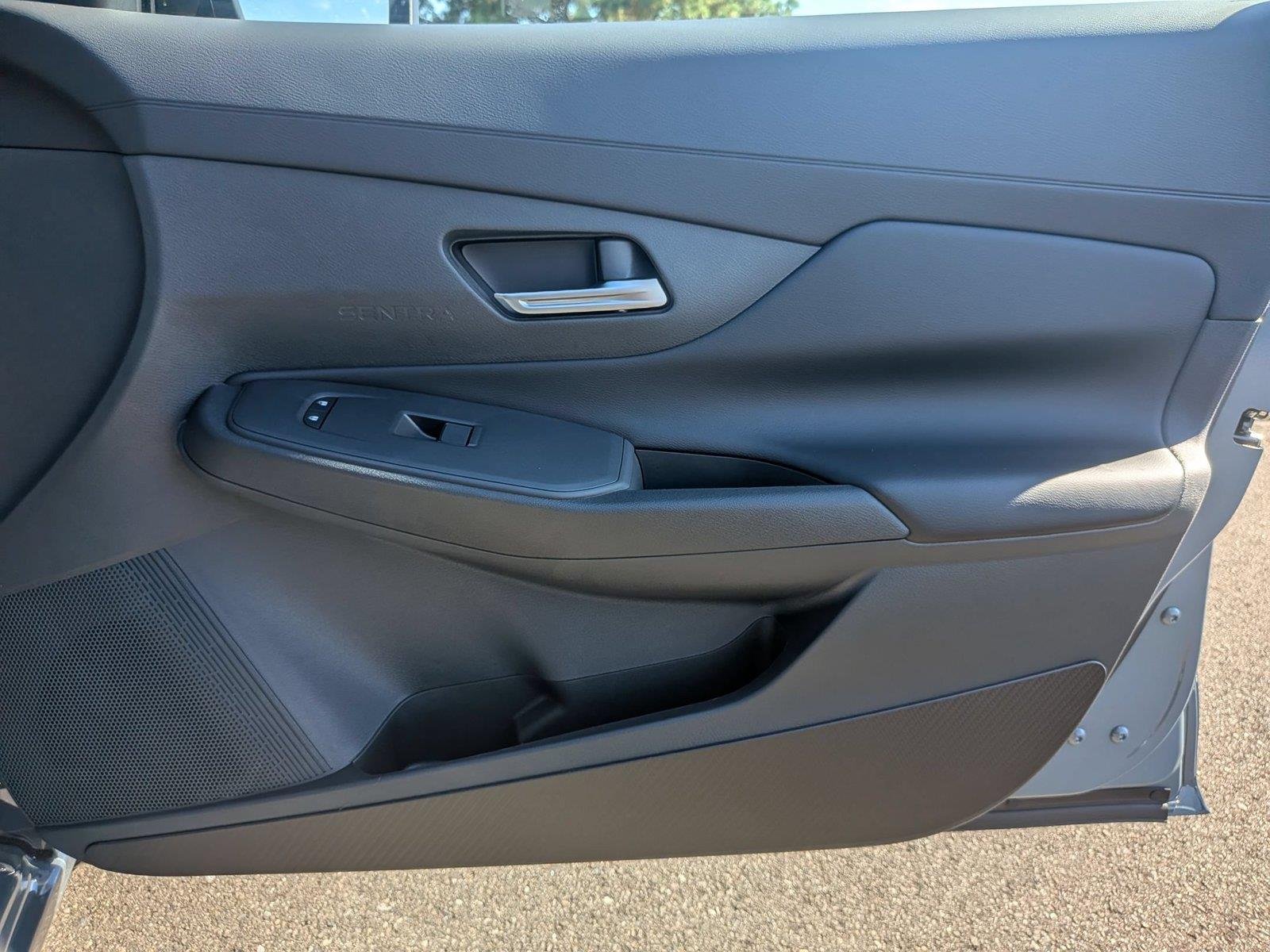 New 2027 Atlantic Gray Metallic Nissan SV image 34