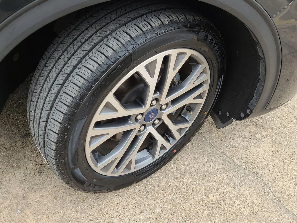 Used 2022 Blue Ford SEL image 8