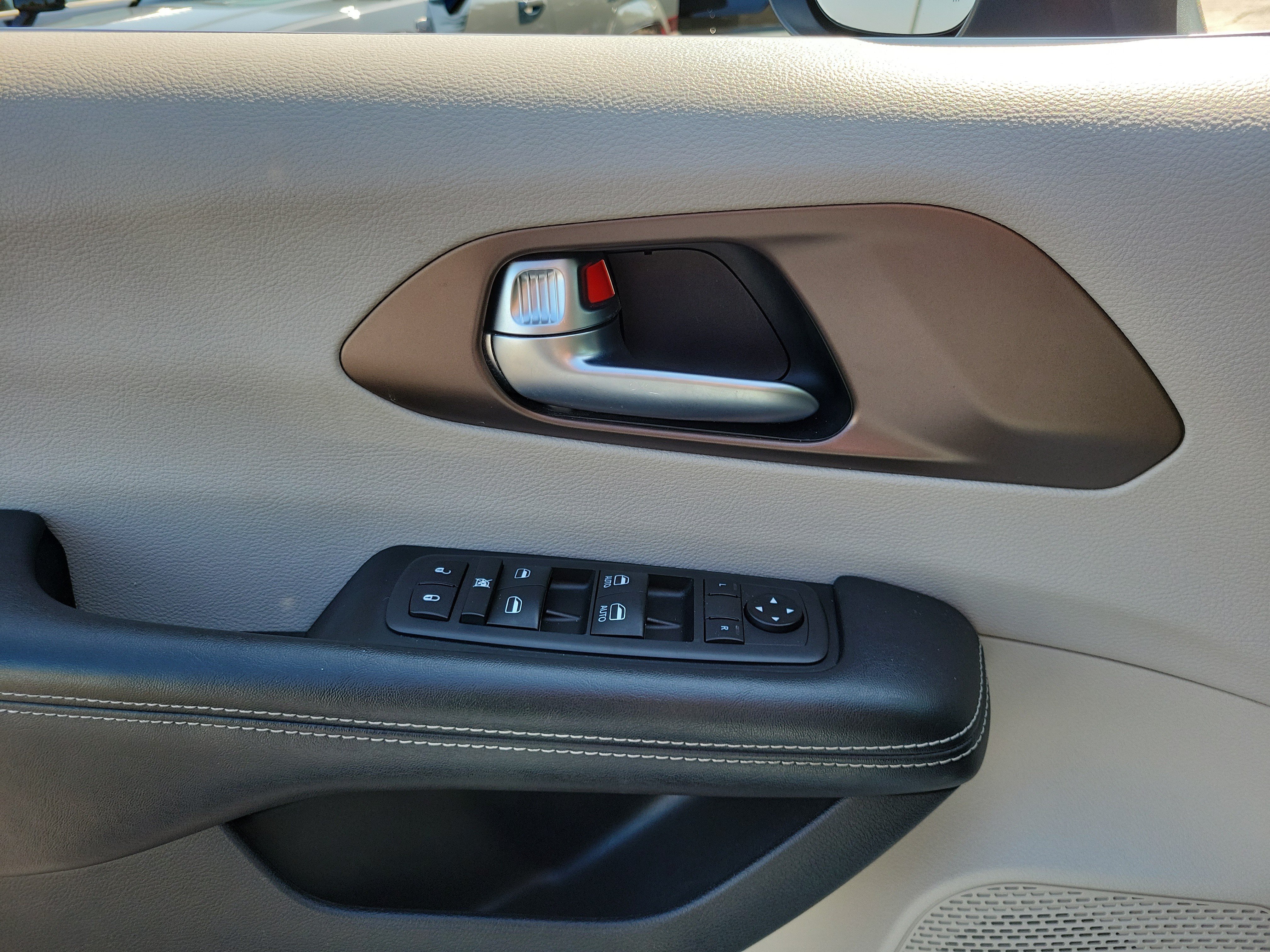 Used 2021 Bright White Clearcoat Chrysler LXI image 17