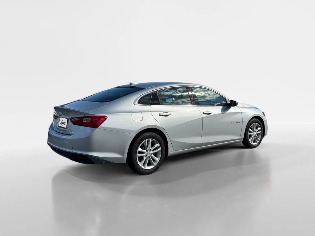 Used 2018 Silver Ice Metallic Chevrolet LT image 4