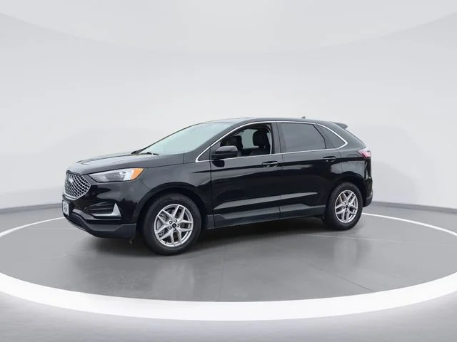 Used 2024 Black Ford SEL image 4