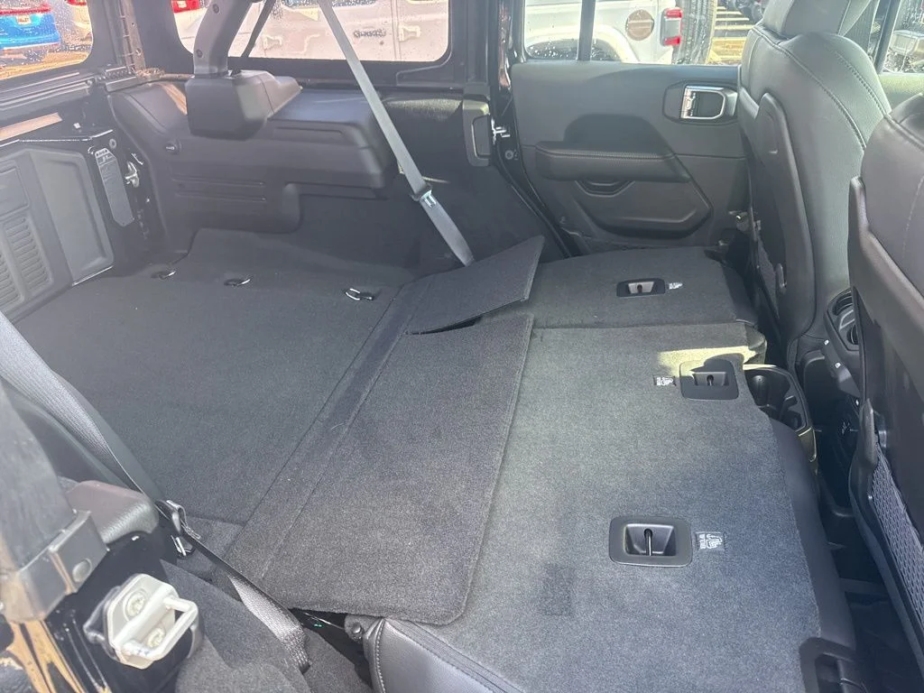 2025 Jeep Wrangler 4-Door Sahara - Photo 45