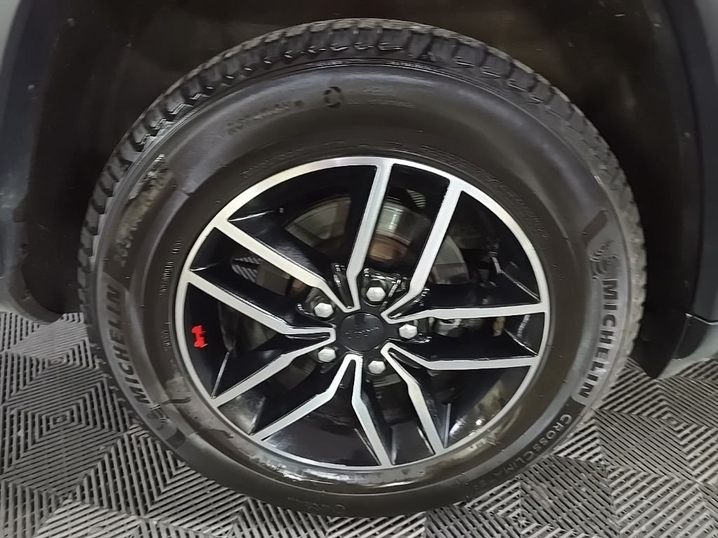 Used 2021 Red Line Jeep Trailhawk image 14