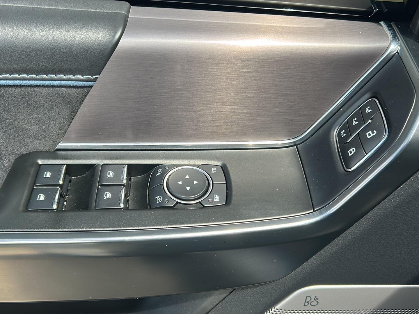 Used 2025 Space White Ford Platinum image 9