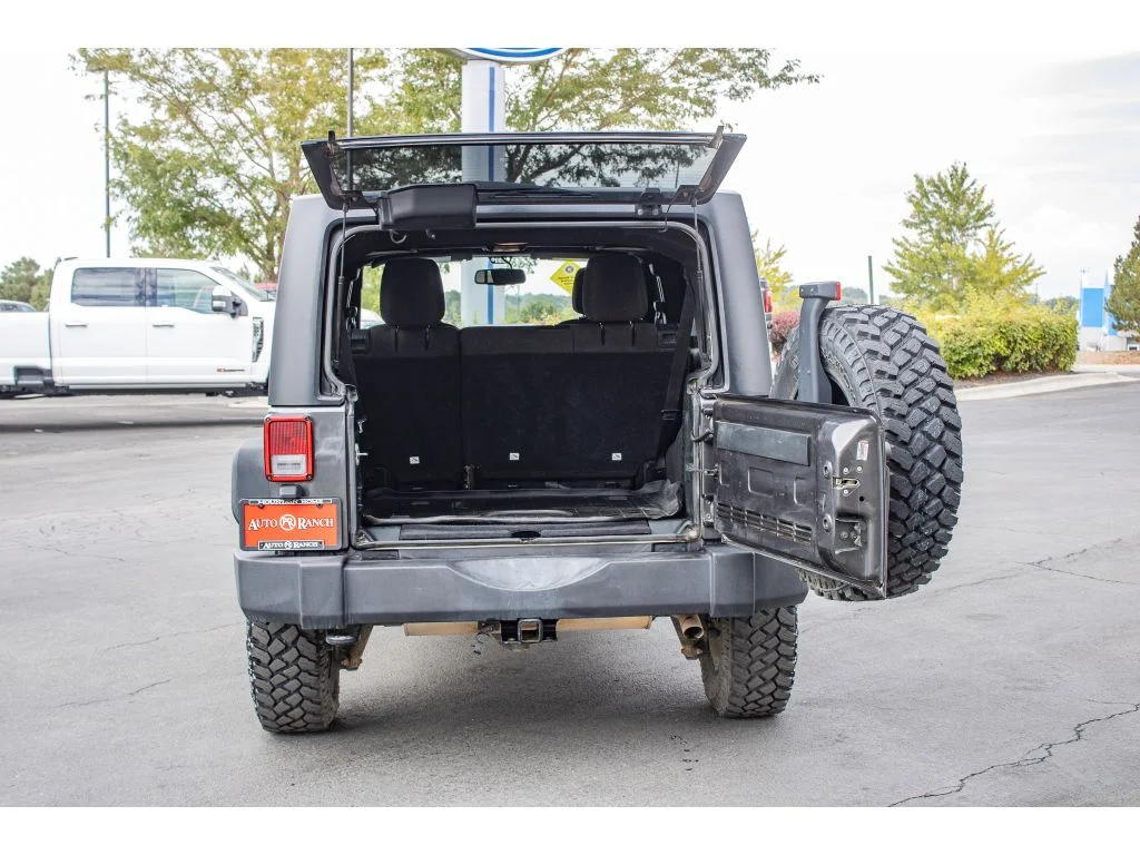 Used 2018 Granite Crystal Metallic Clearcoat Jeep Sport S image 11