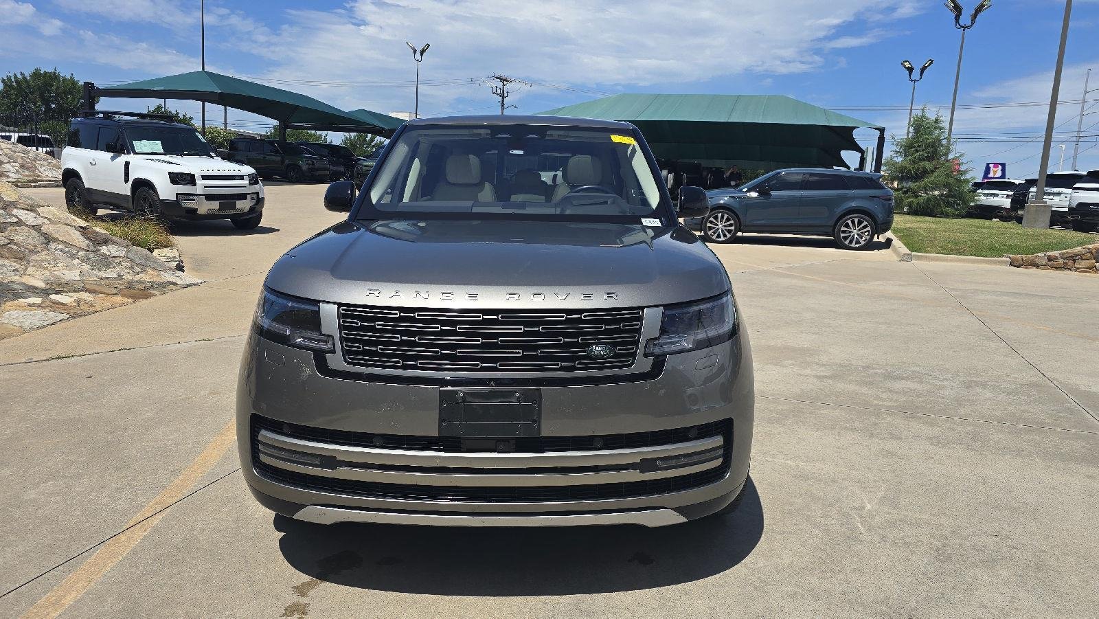Used 2023 Silicon Silver Land Rover P530 V8 SE 7 Seats image 5