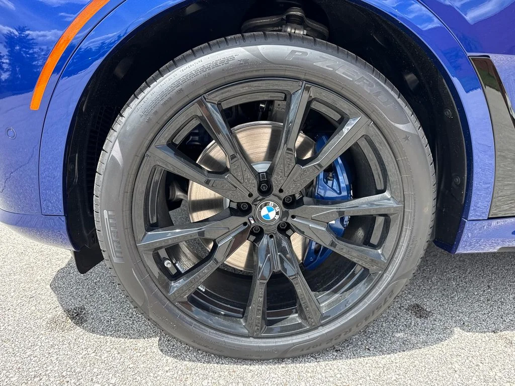 New 2027 Blue BMW M60i image 9