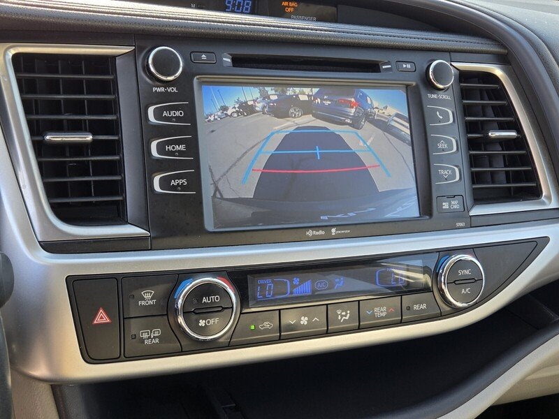 Used 2015 Green Toyota XLE V6 image 23