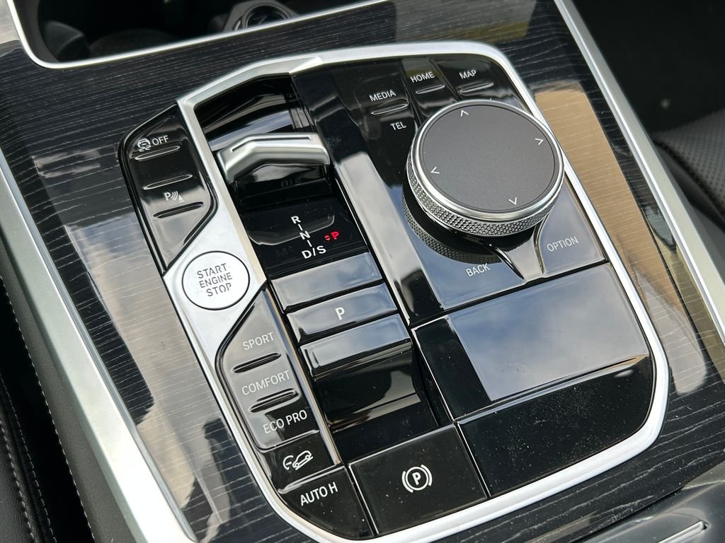 New 2026 Carbon Black Metallic BMW xDrive40i image 28