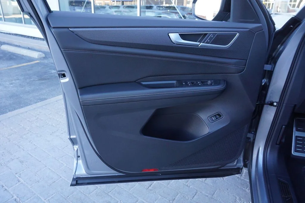 New 2026 Black Volkswagen 2.0T SEL R-Line Black image 26