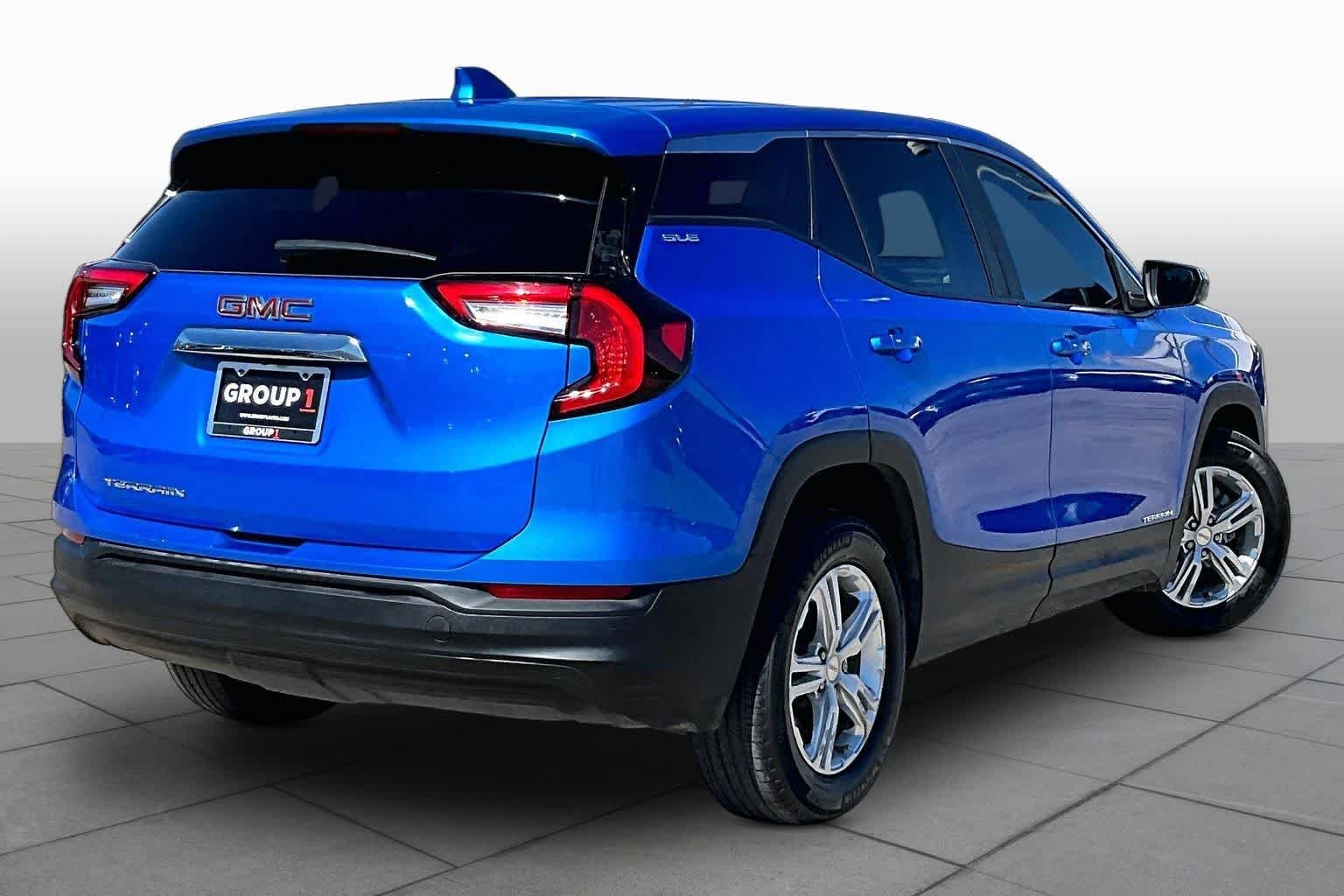Used 2024 Riptide Metallic GMC SLE image 13