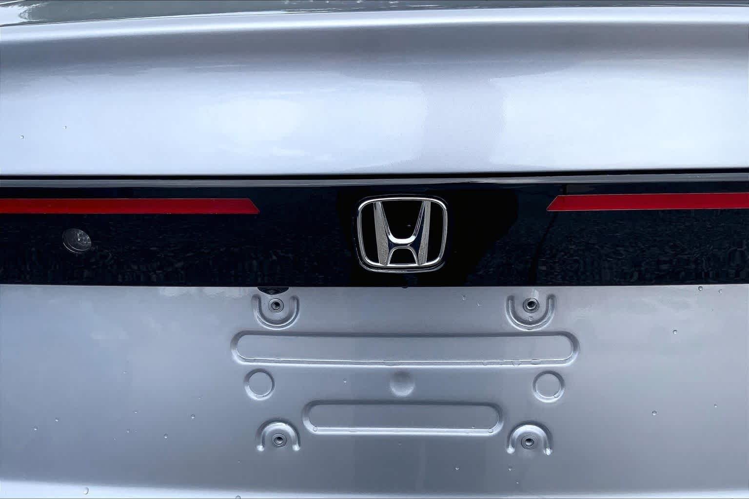 Used 2025 Meteorite Gray Metallic Honda SE image 10