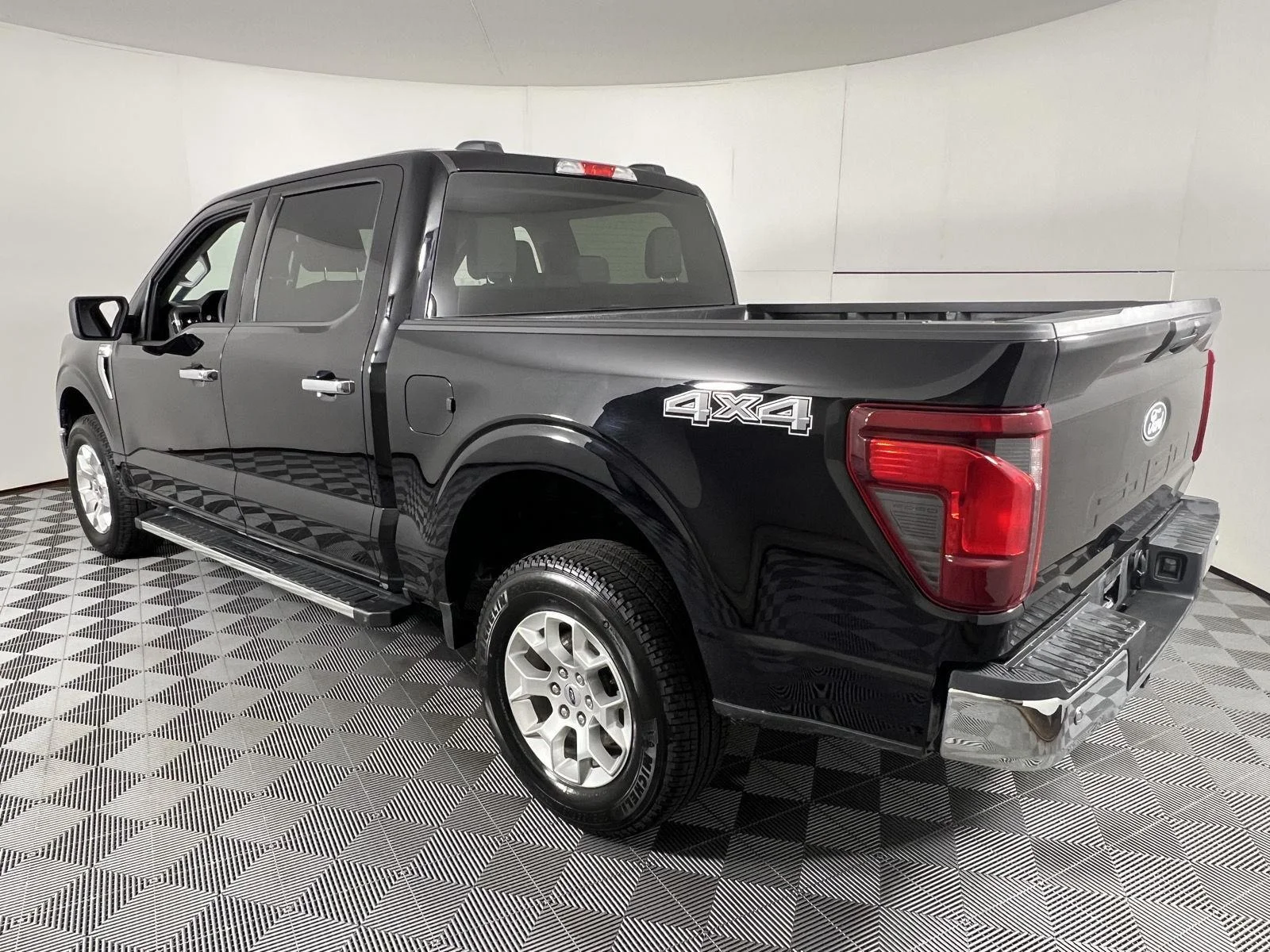 Used 2025 Agate Black Ford XLT image 8