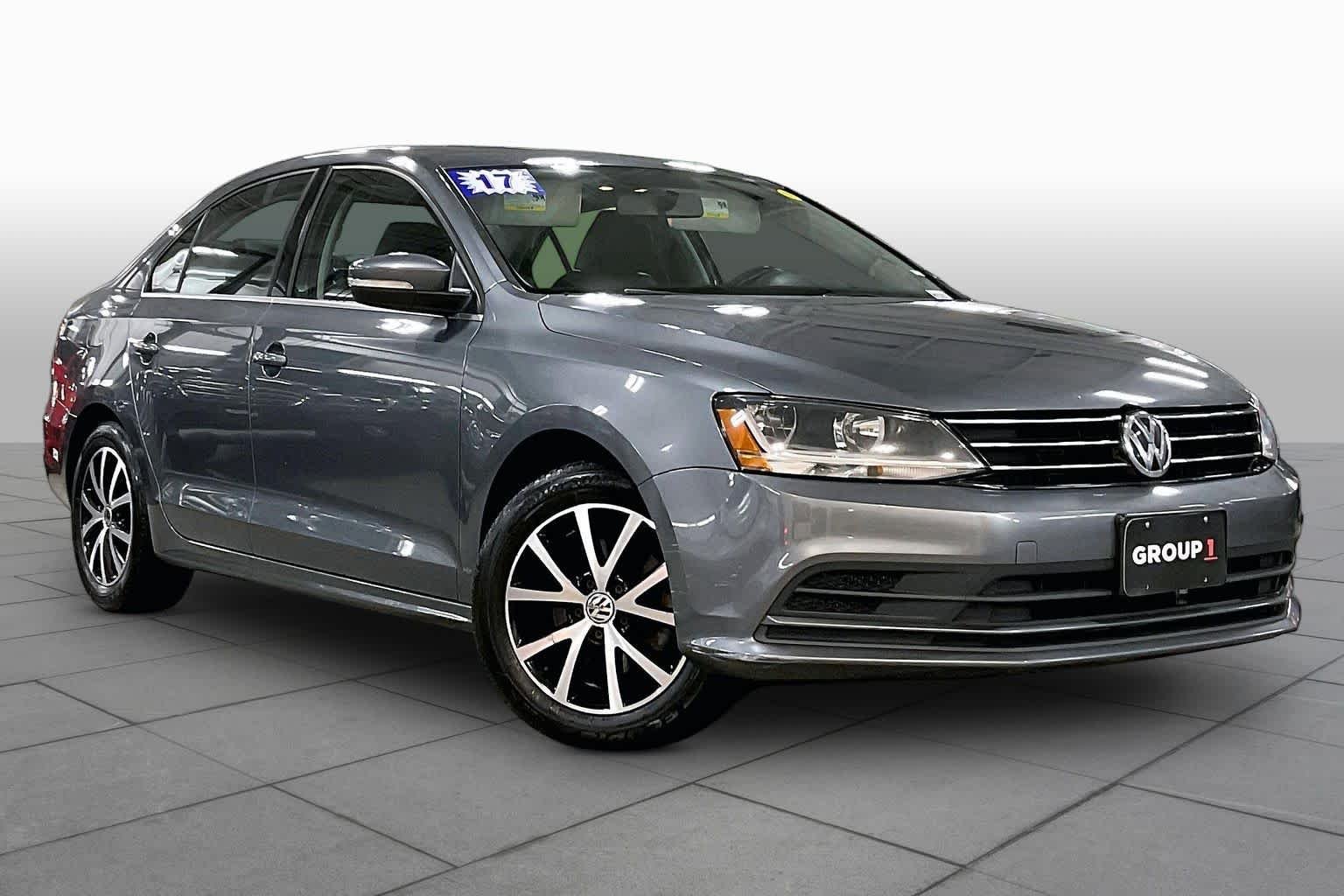 Used 2017 Platinum Gray Metallic Volkswagen 1.4T SE image 3
