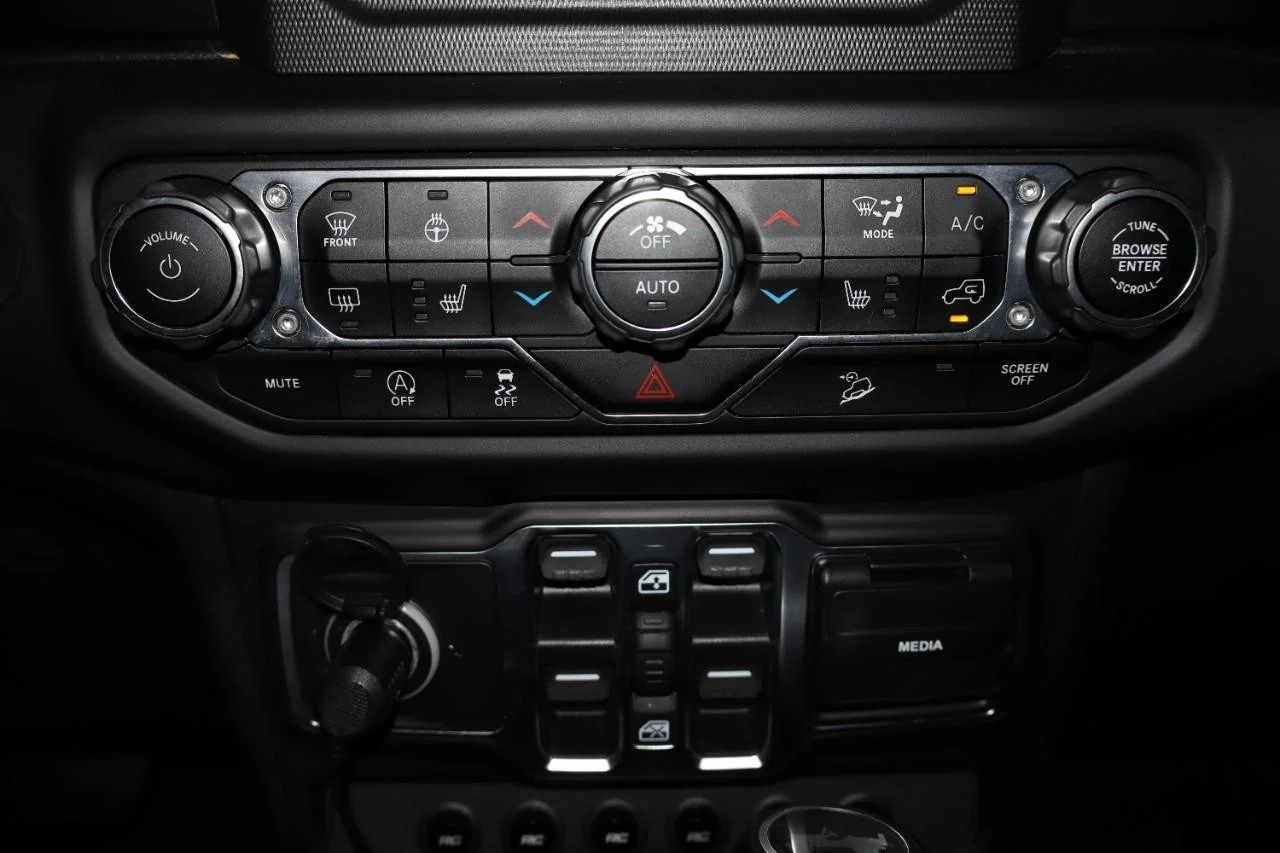 Used 2021 Granite Crystal Metallic Clear Coat Jeep Sport Altitude image 22