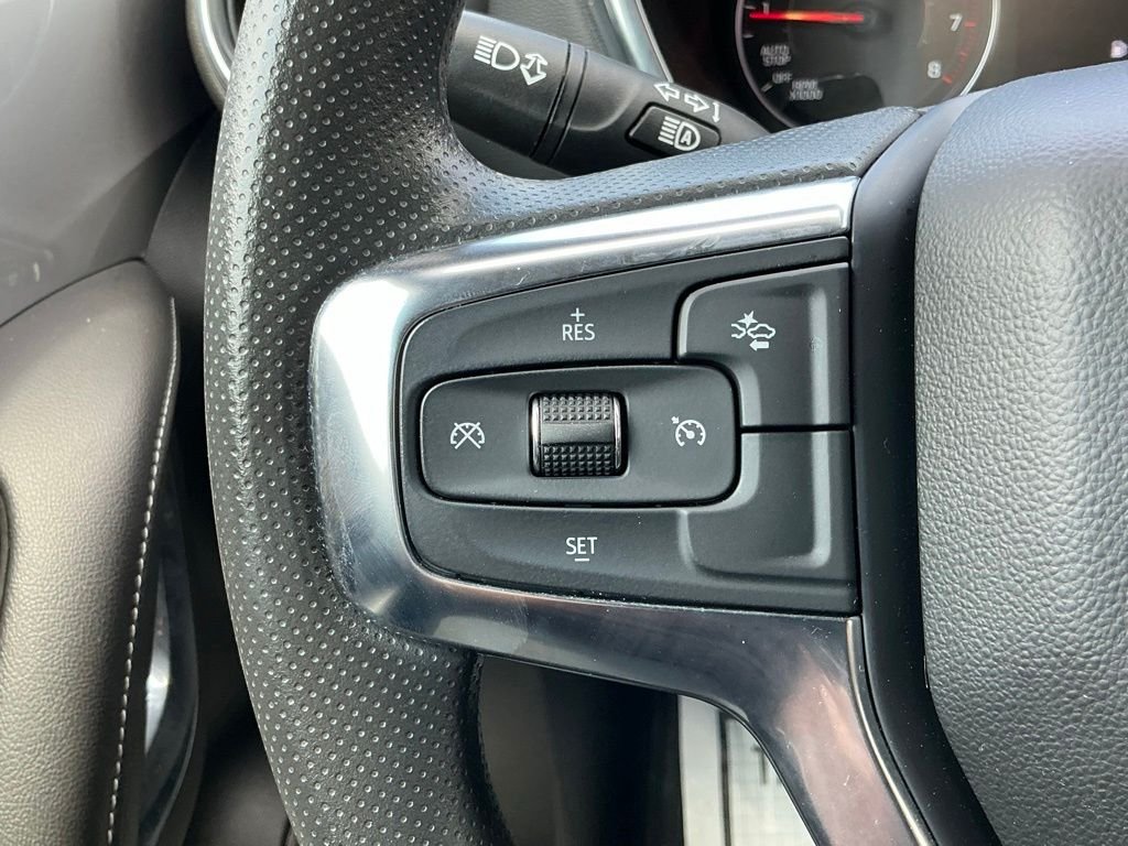 Used 2025 White Chevrolet LT image 31