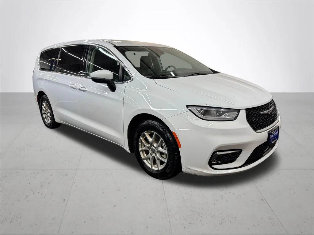 Used 2023 White Chrysler Touring L image 10