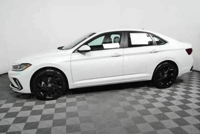 Certified Used 2025 Opal White Pearl Volkswagen SE image 27