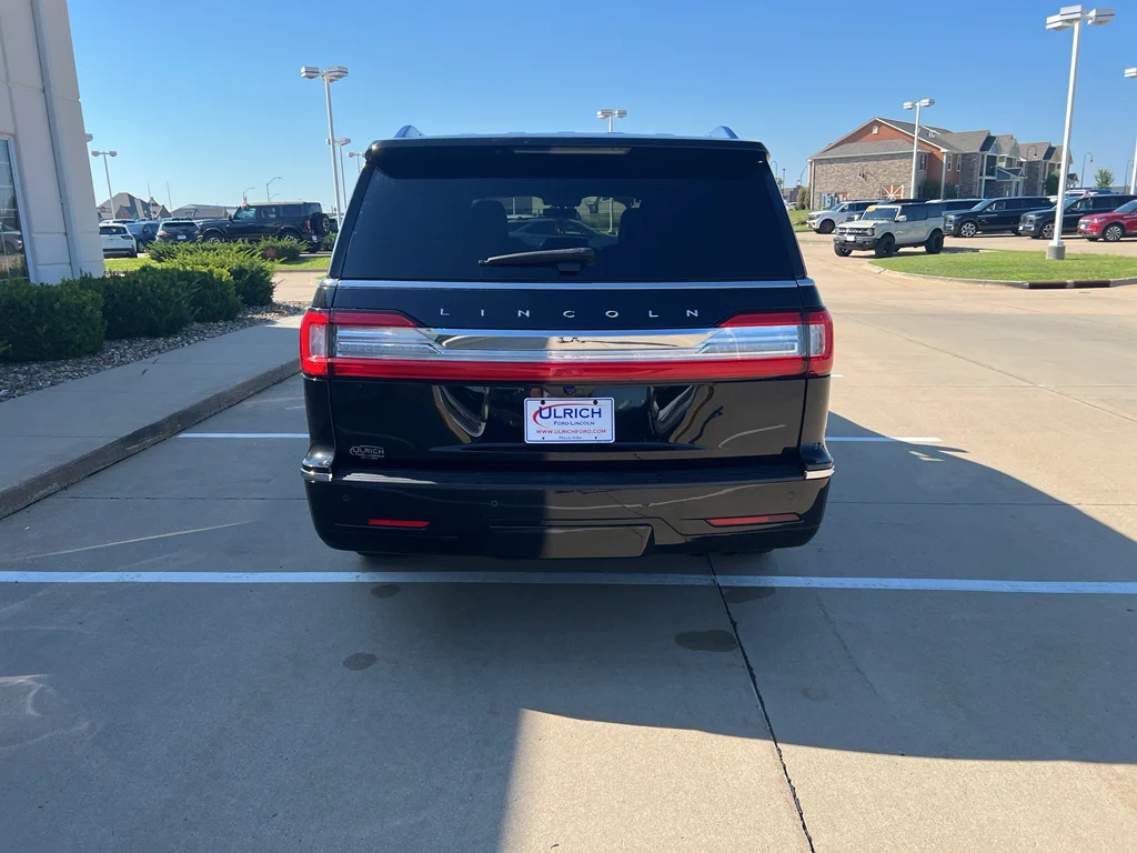 Used 2019 Infinite Black Metallic Lincoln Reserve image 7