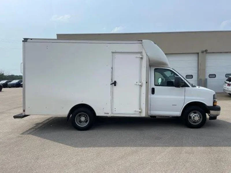 Used 2020 Summit White Chevrolet Work Van image 4