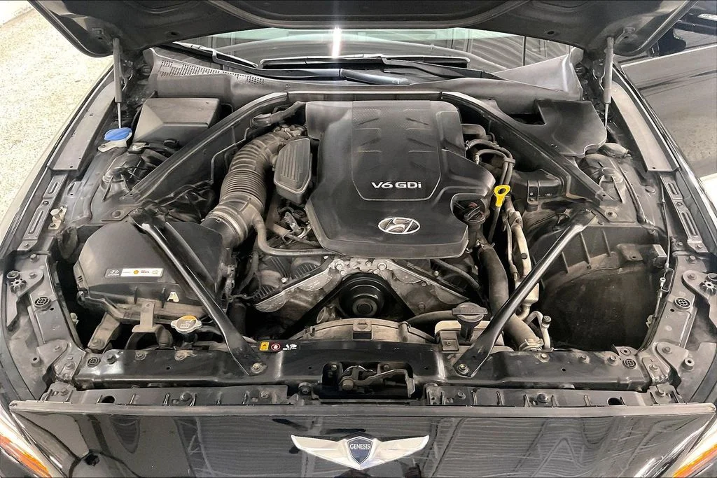 Used 2015 Black Hyundai 3.8 image 9