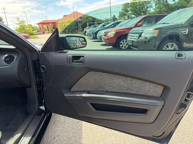 Used 2013 Black Ford V6 image 22