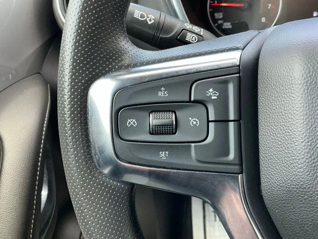 Used 2025 White Chevrolet LT image 31