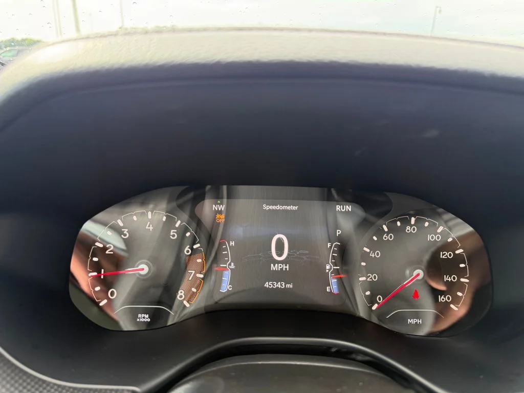 Used 2023 Gray Jeep Latitude image 14
