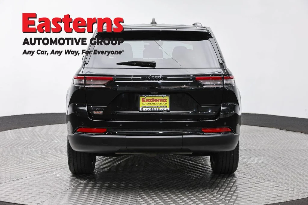 Used 2024 Black Jeep Altitude image 6