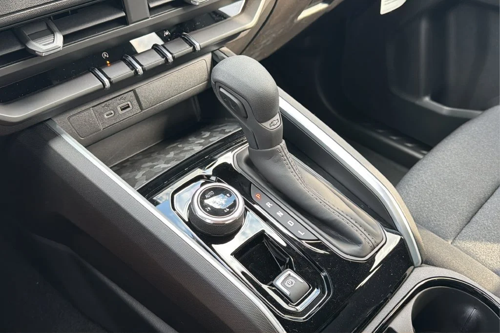 New 2026 Summit White Chevrolet Trail Boss image 31