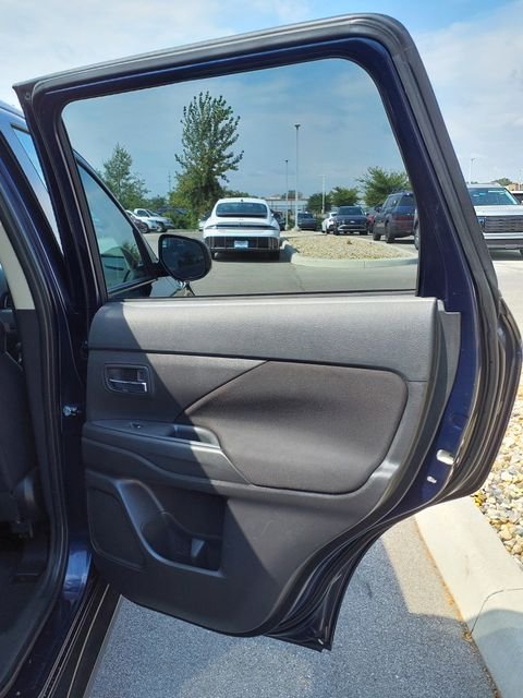 2020 Mitsubishi Outlander ES - Photo 21