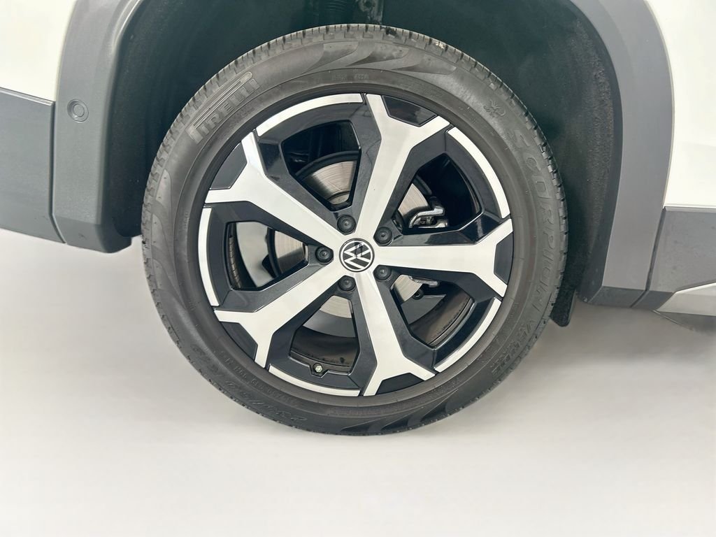 Certified Used 2025 White Volkswagen 2.0T SE image 31