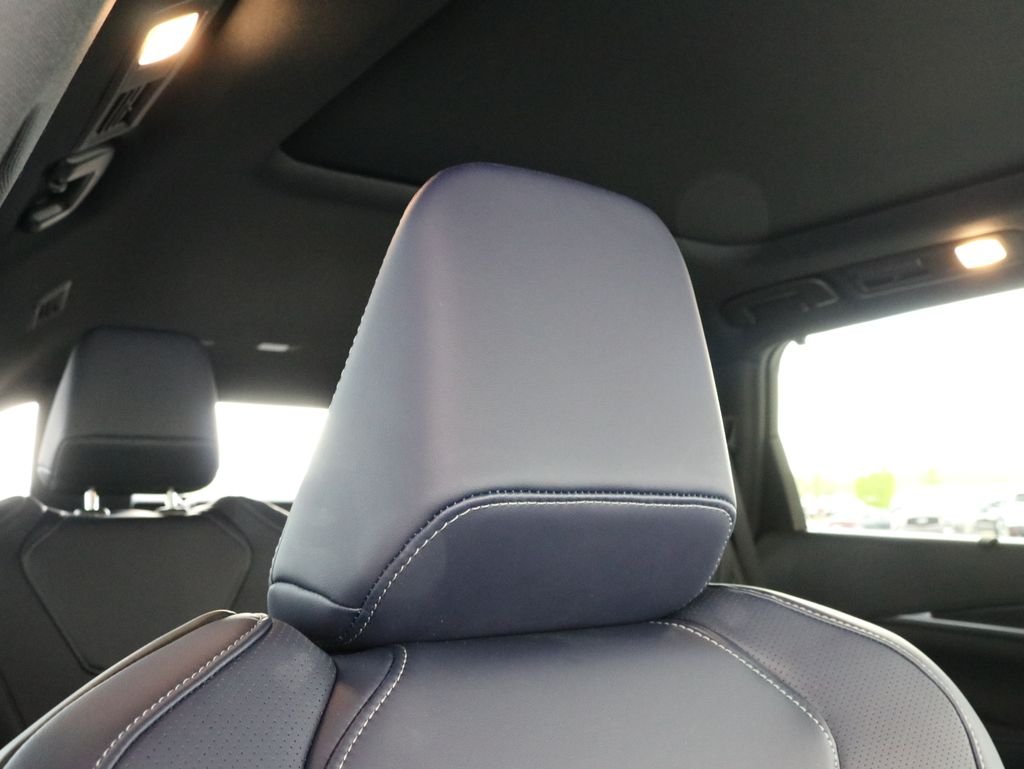 New 2026 2T RAD WHT INFINITI Sport AWD image 47