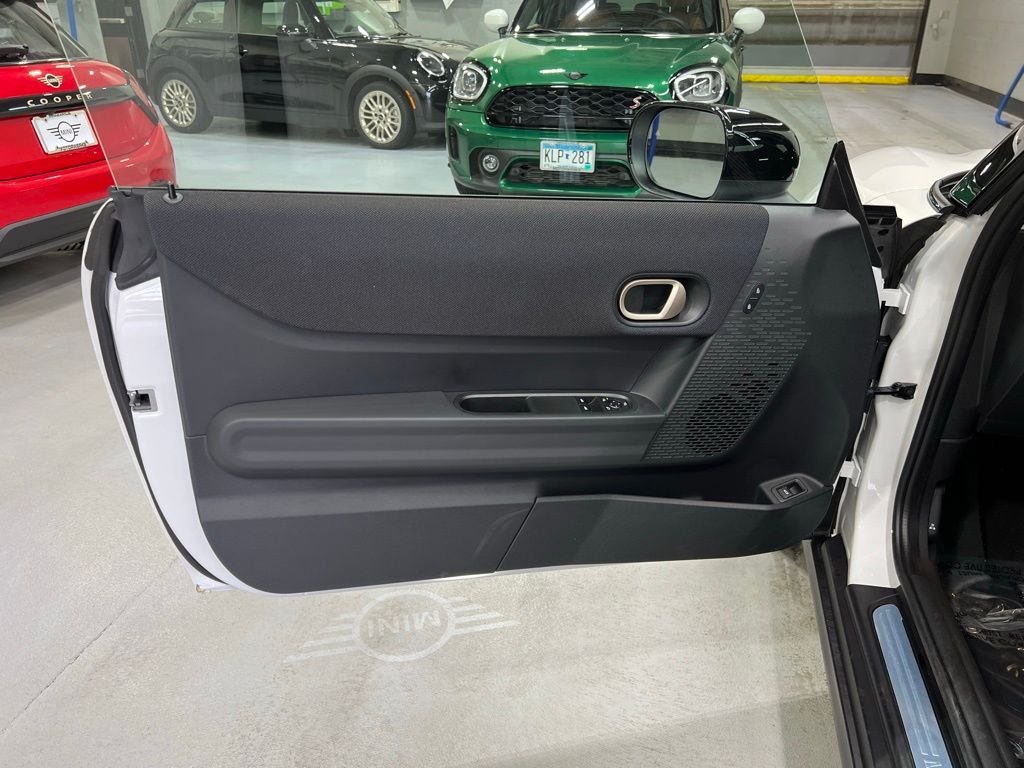 2025 MINI Hardtop 2 Door Base - Photo 10